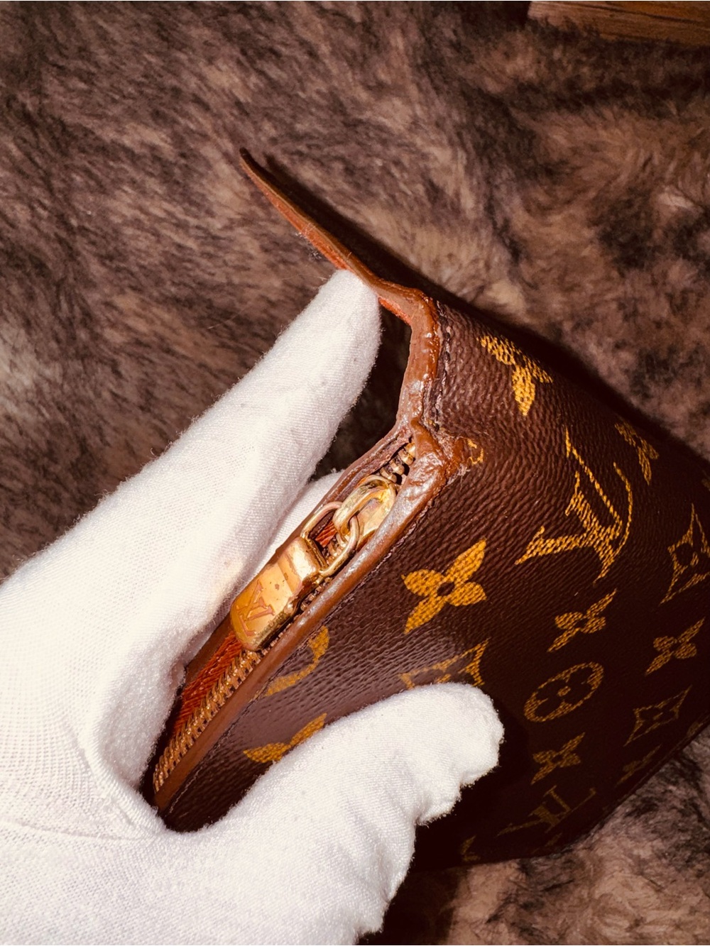 Louis Vuitton Monogram Canvas
Porte
Papier passport wallet ID holder 1999 - Picture 10 of 17